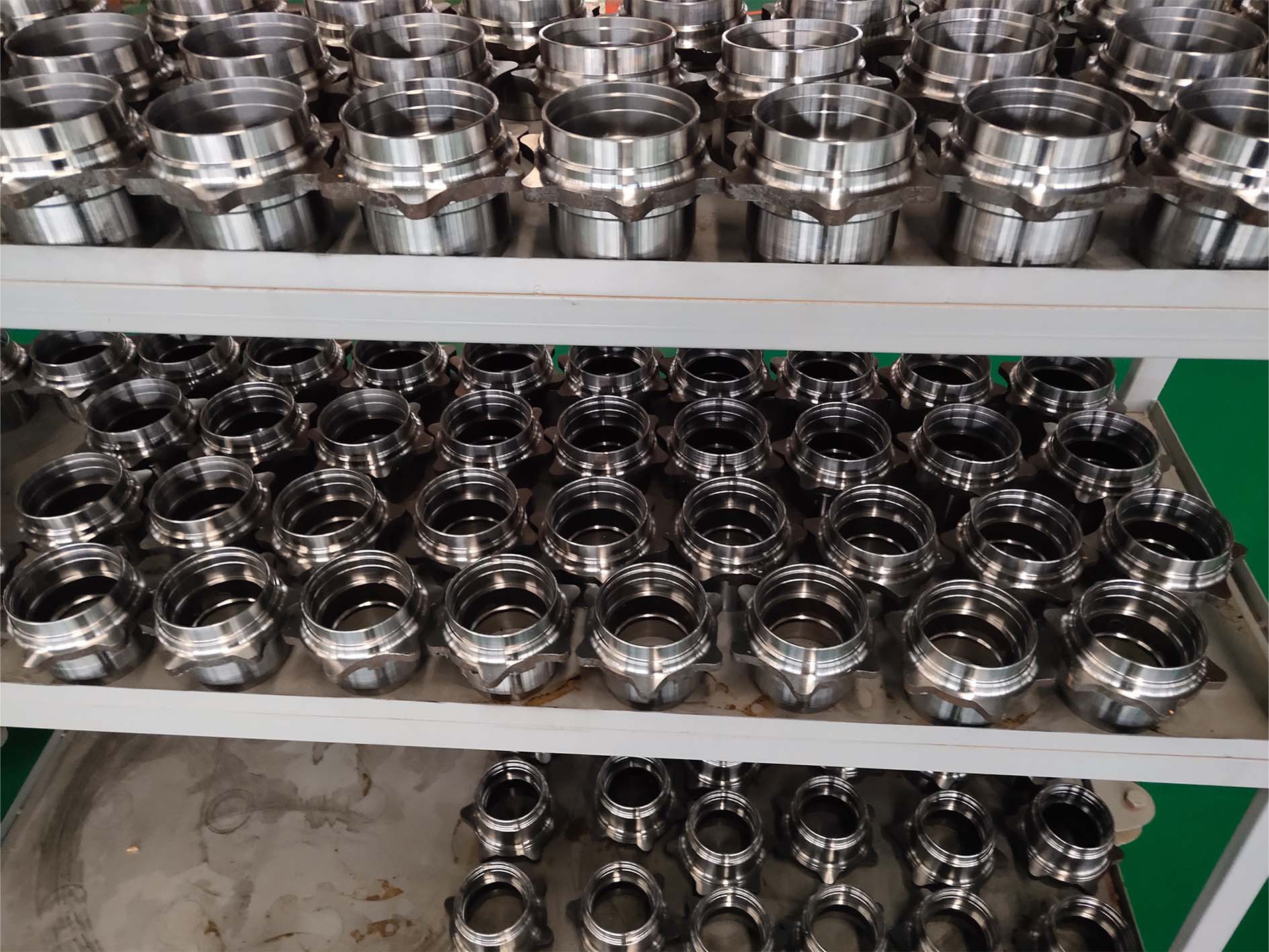 Semi-floating Axle Shaft (with differential lock) 
